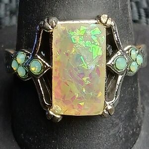 Elegant Opal and Silver High Quality Fashion Ring